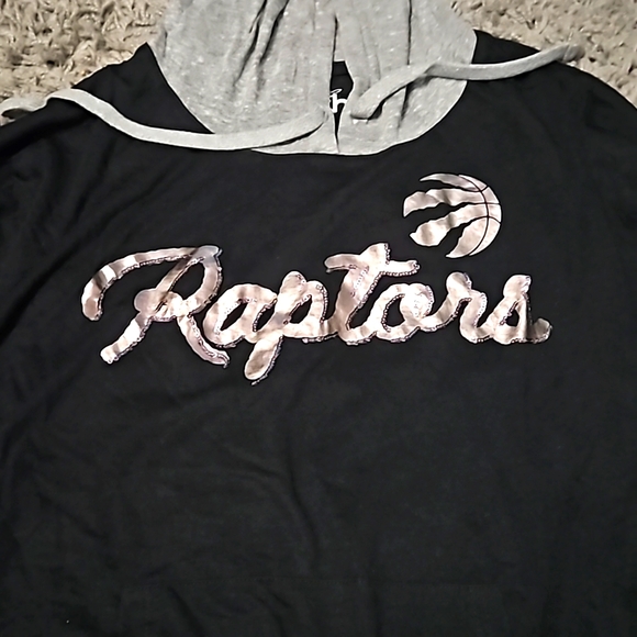 BNWT Toronto Raptors long sleeve hooded top - Picture 2 of 6